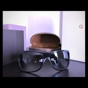 Gucci Sunglasses With Pink Studded Logo Sides